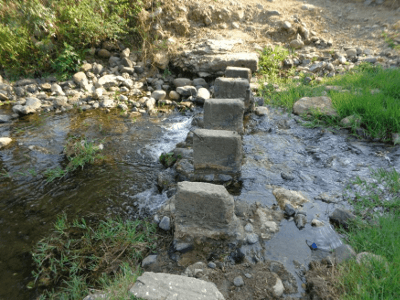Caminhando entre Cascatas e Penedos