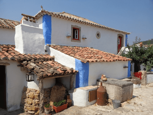 Caminhando entre Cascatas e Penedos