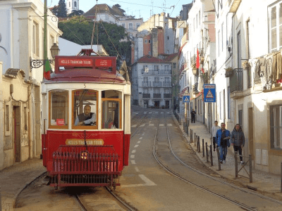 Caminhando na Rota do Eléctrico 28